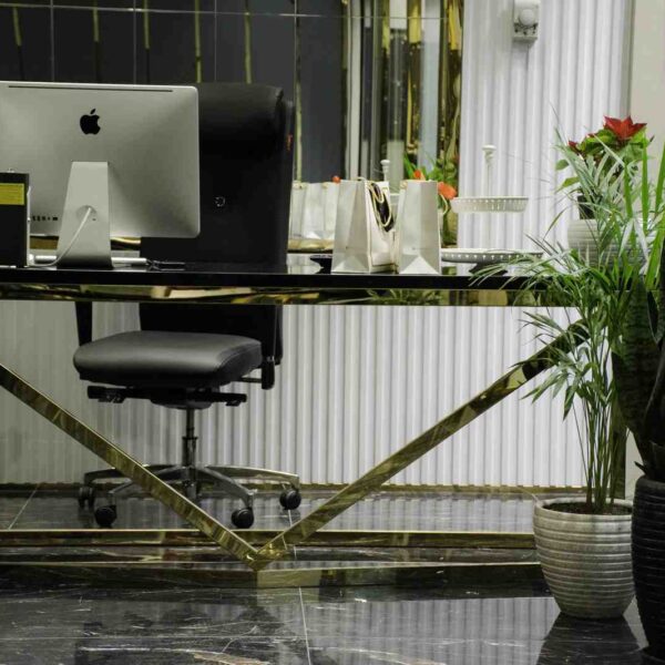 ساخت میز مدرن طلافروشی